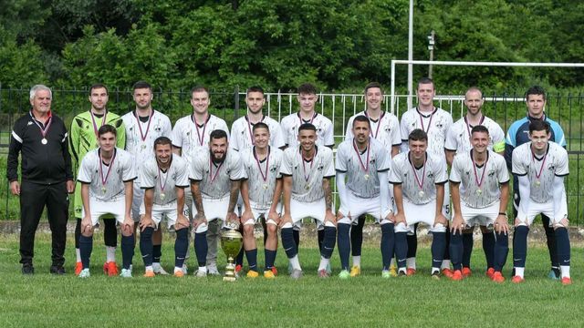 Fudbaleri niškog Sinđelića (foto: Srđan Marinković)